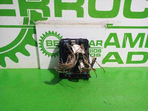 Foto 1ª: Caja Reles Fusibles Citroen C4 COLLECTION 90CV [9HXDV6ATED4] (2004)