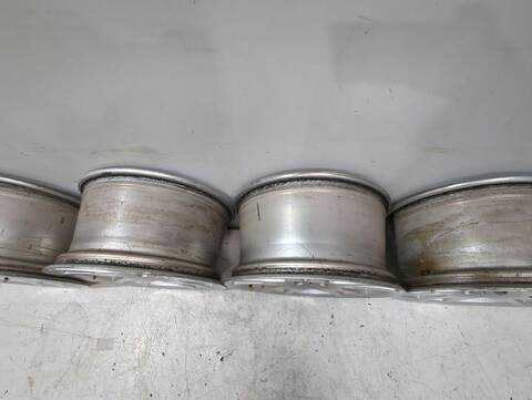 Foto 3ª: Juego LLantas Mercedes Clase C 160 CLK 240 209.361) 170CV [M 112.912] (2002)