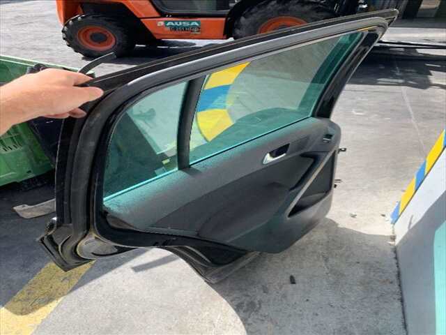 Foto 2ª: Puerta Trasera Izquierda Volkswagen Tiguan 2.0 TDI 240CV [CFFB] (2010)