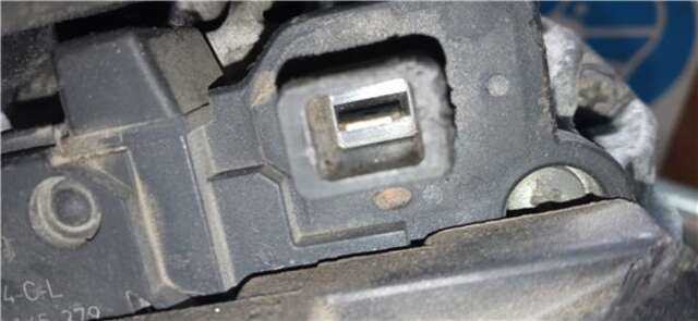 Foto 3ª: Alternador Volvo XC 90 2.4 D MOMENTUM GEARTRONIC (5 ASIENTOS) [2.4 LTR. - 120 KW DIESEL CAT] [D5244T5]