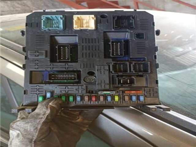 Foto 2ª: Centralita Confort BSI Peugeot 308 1.6 SPORT [1.6 LTR. - 80 KW HDI FAP CAT (9HZ - DV6TED4)] [9HZ (DV6TED4)]