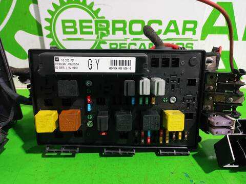 Foto 2ª: Caja Reles Fusibles Opel Astra ESSENTIA BERLINA 90CV 66KW [Z14XEP] (2006)