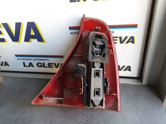 Foto 2ª: Piloto Trasero Izquierdo Renault Clio 1.2 8V (2000)