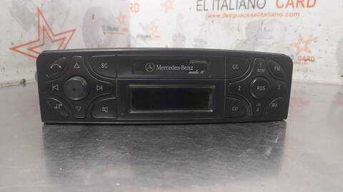 Foto 1ª: Sistema Audio Radio CD Mercedes Clase C 160 220 CDI 203.006) BERLINA 143CV 105KW [OM611962] (2001)