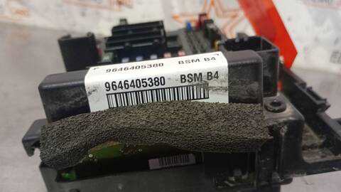 Foto 4ª: Caja Reles Fusibles Peugeot 807 ST PACK 136CV 100KW [RFNEW10J4] (2003)