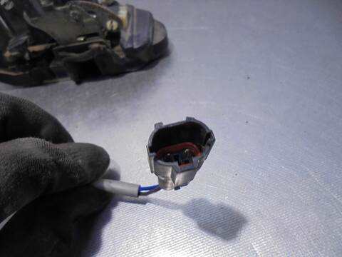 Foto 2ª: Cerradura Puerta Delantera Derecha Kia Carens 1.8 CAT 110CV 81KW [TB] (2002)