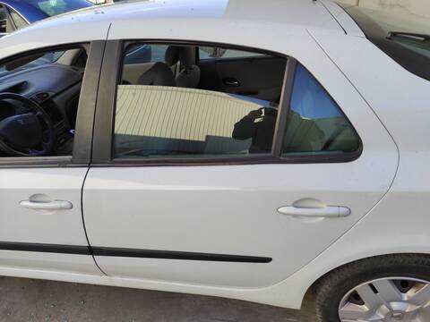 Foto 1ª: Puerta Trasera Izquierda Renault Laguna F9Q752 (2004)