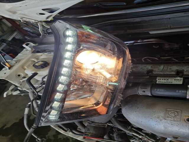 Foto 2ª: Faro Izquierdo Ssangyong XLV E-XDI 160 116CV 85KW [D16DTF] (2016)