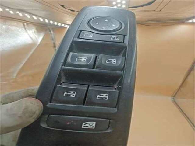 Foto 2ª: Botonera Elevalunas Renault Megane 1.5 TOMTOM EDITION [1.5 LTR. - 78 KW DCI DIESEL] III BERLINA 5P (2008-_) [K9K-832]
