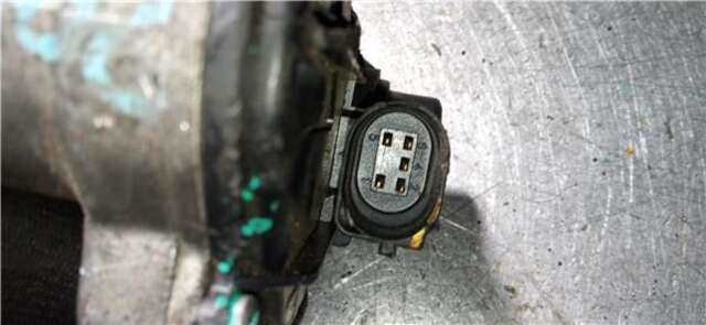 Foto 3ª: Valvula EGR Renault Master 3.0 COMBI 2.8T L1 9-PL. [3.0 LTR. - 100 KW DCI DIESEL CAT (ZD3)]