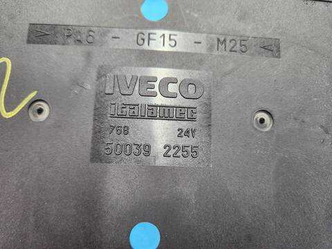 Foto 2ª: Centralita Motor ECU Iveco Eurocargo CHASIS MODELO 80 EL 15) TRAFICO URBANO 150CV 110KW [F4AE0481C] (2003)
