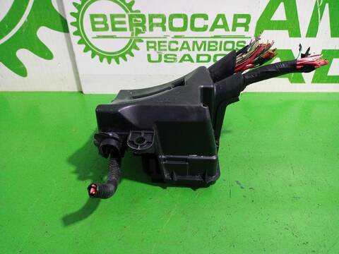 Foto 3ª: Caja Reles Fusibles Dacia Sandero LAUREATE 90CV [K9K] (2012)