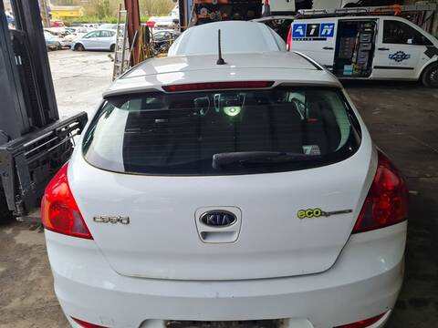 Portón Kia Ceed 116CV