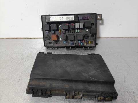 Caja Reles Fusibles Opel Astra COSMO 120CV 88KW