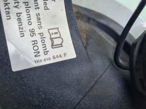 Foto 2ª: Tapa Exterior Combustible Volkswagen Golf COMFORTLINE BLUEMOTION 150CV 110KW [CZDA] (2016)