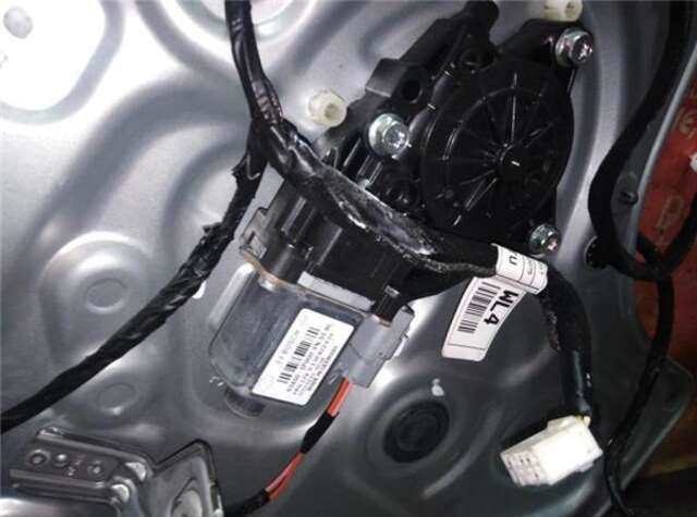 Foto 3ª: Elevalunas Eléctrico Trasero Izquierdo Hyundai ix20 1.4 CITY [1.4 LTR. - 66 KW CAT]