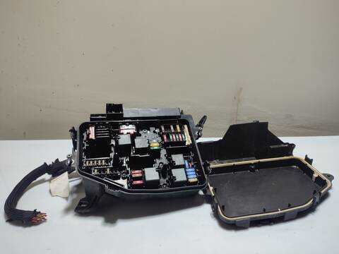 Foto 1ª: Caja Reles Fusibles Mercedes Clase C 160 VERSION INDEFINIDA (2013)