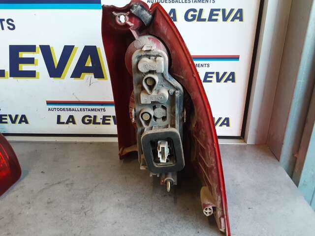 Foto 2ª: Piloto Trasero Izquierdo Peugeot 307 2.0 HDI (2002)