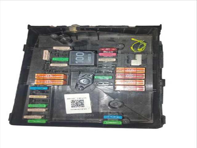 Foto 1ª: Caja Reles Fusibles Volkswagen Golf 1.6 TDI 105CV (2008)