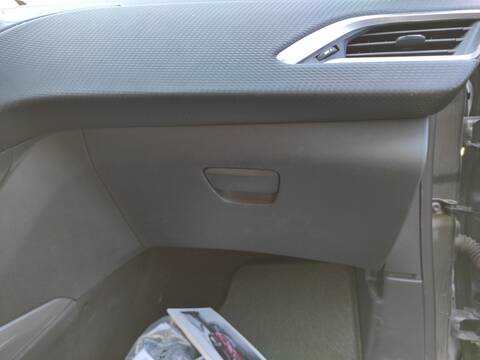 Guantera Peugeot 2008 HN01