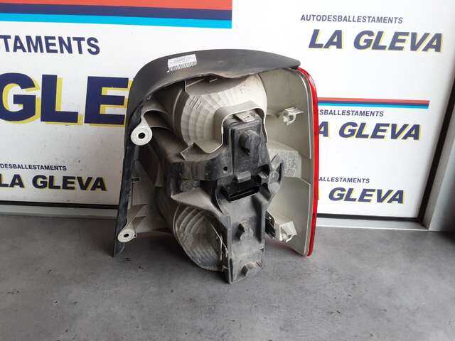 Foto 2ª: Piloto Trasero Izquierdo Volkswagen Touran 1.6 102CV/75KW [T53] 0CV [BSE] (2006)