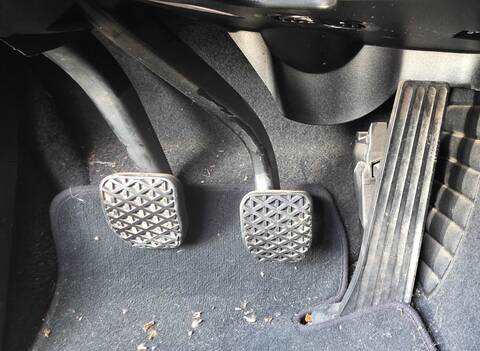 Foto 2ª: Pedal Embrague Bmw Serie 1 116 D EFFICIENT DYNAMICS SPORT LINE (2015)