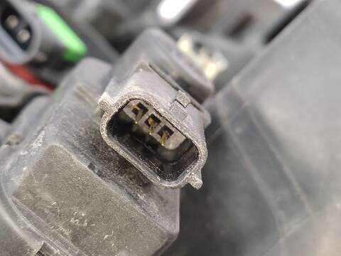 Foto 3ª: Faro Derecho Toyota Auris HYBRID ACTIVE 99CV 73KW [2ZR] (2011)