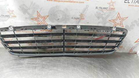 Foto 3ª: Rejilla Delantera Mercedes Clase C 160 220 CDI LA) 203.008) BERLINA 150CV 110KW [OM646963] (2005)