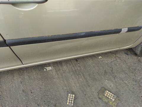 Foto 2ª: Puerta Delantera Derecha Renault Clio D4F784 (2007)