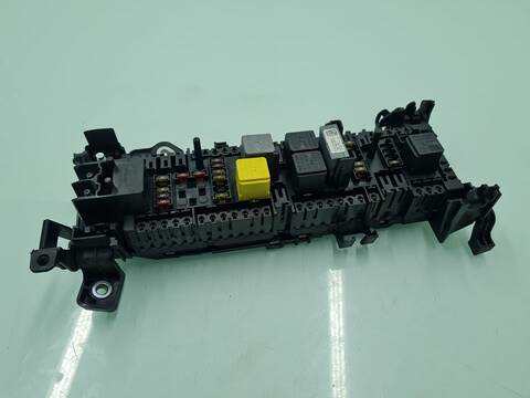 Foto 2ª: Caja Reles Fusibles Mercedes Clase C 160 CLA 200 CDI 117.308) 136CV 100KW [651930] (2015)