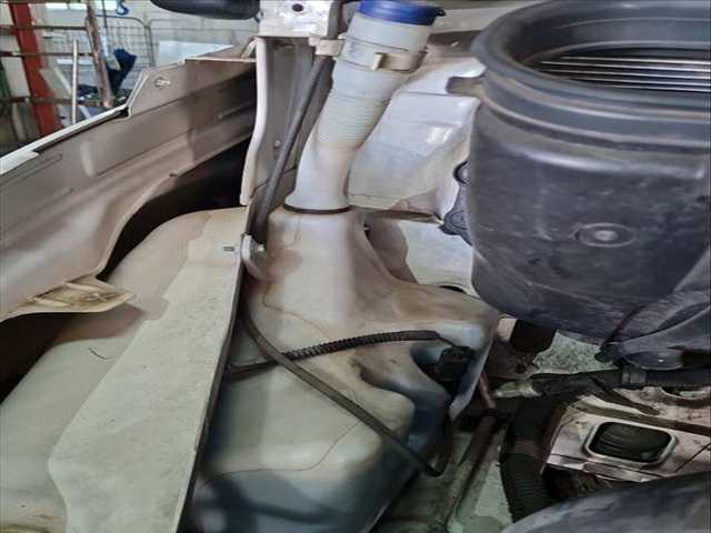 Foto 1ª: Deposito Limpiaparabrisas Iveco Daily NATURALPOWER 35S14 35C14 40C14 50C14 60C14 65C14 ... 136CV 100KW FURGONETA [F1CFA401C] (2021)