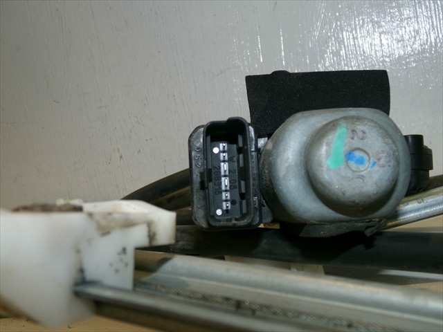 Foto 4ª: Elevalunas Eléctrico Delantero Izquierdo Renault Megane 1.5 DCI 2002-2008 [K9KP7] (2005)