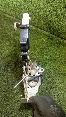 Foto 3ª: Cerradura Puerta Trasera Derecha Toyota 4 Runner 3.0 T DIESEL (1993)