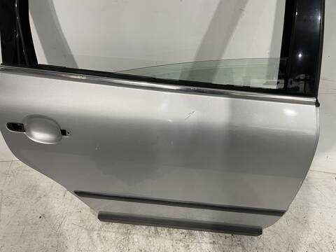 Foto 3ª: Puerta Trasera Derecha Volkswagen Passat ADVANCE BERLINA 131CV 96KW [AVF] (2003)