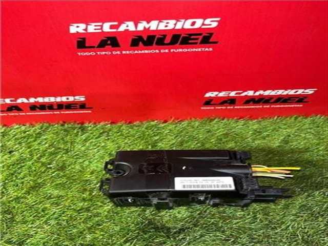 Foto 4ª: Caja Reles Fusibles Peugeot Partner YH01 102CV 75KW (2019)