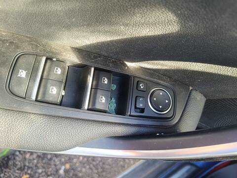 Botonera Elevalunas Kia Xceed EMOTION 136CV 100KW