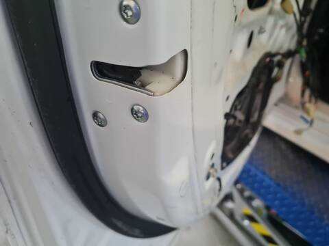 Cerradura Puerta Delantera Izquierda Mitsubishi Lancer INVITE 140CV 103KW