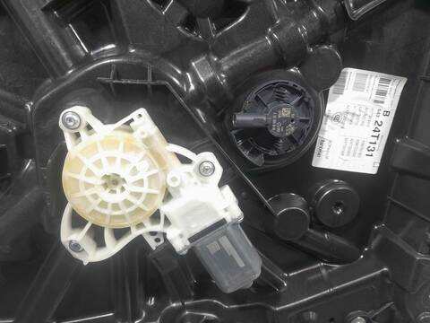Foto 3ª: Elevalunas Eléctrico Delantero Izquierdo Mercedes Clase B 150 B180 136CV 100KW [282914] (2020)