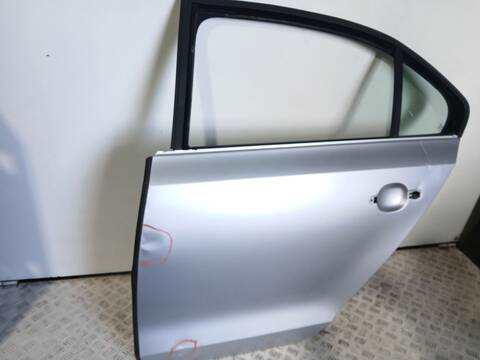 Foto 2ª: Puerta Trasera Izquierda Volkswagen Jetta 2.0 TDI 110CV 81KW [CUUA] (2014)