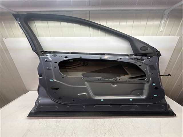 Foto 3ª: Puerta Delantera Izquierda Land Rover Discovery 150 CV 110KW [204DTY] (2021)