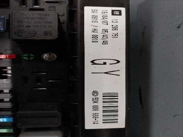 Foto 2ª: Caja Reles Fusibles Opel Astra 1.6 G [G-Z16XE1] (2007)