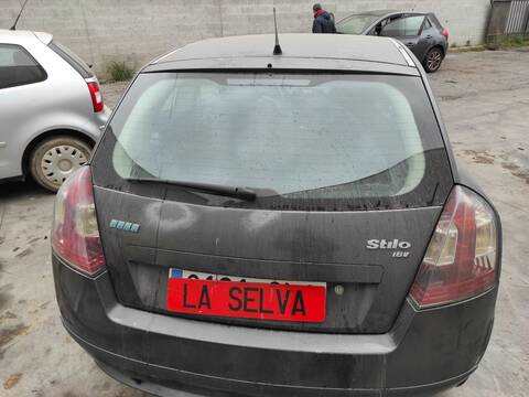 Foto 2ª: Portón Fiat Stilo 182B6000 (2003)