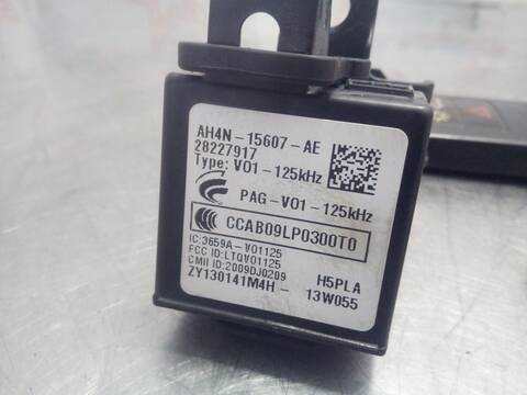 Foto 2ª: Antirrobo Volvo V40 R-DESIGN MOMENTUM 150CV 110KW [D5204T6] (2013)