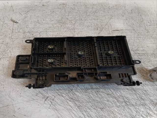 Foto 2ª: Caja Reles Fusibles Jeep Liberty 204 - 214 CV [EKG] (2002)