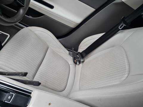 Asientos Traseros Jaguar XE PORTFOLIO 180CV 132KW