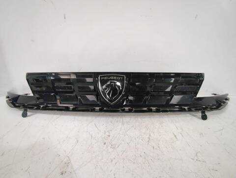 Foto 2ª: Rejilla Delantera Peugeot Rifter 1.5 BLUEHDI 100 102CV [YHT (DV5RCF) YHY (DV5RD)] (2018)