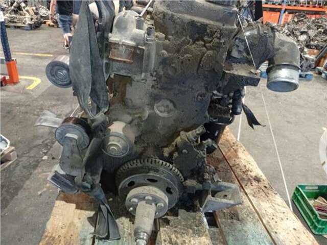 Foto 2ª: Inyectores Nissan Atleon 140.75
