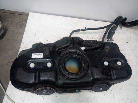 Foto 2ª: Deposito de Combustible Hyundai i20 ESSENCE MILD-HYBRID 100CV 74KW [G3LF, G3LE] (2023)