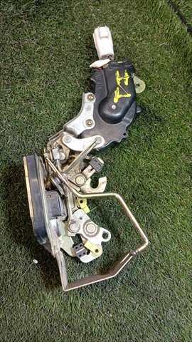 Foto 2ª: Cerradura Puerta Trasera Izquierda Toyota 4 Runner 3.0 T DIESEL (1993)