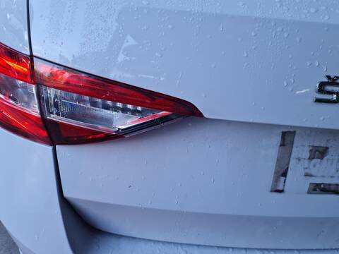 Foto 2ª: Piloto Portón Izquierdo Skoda Superb ACTIVE 150CV 110KW [DTSB] (2023)